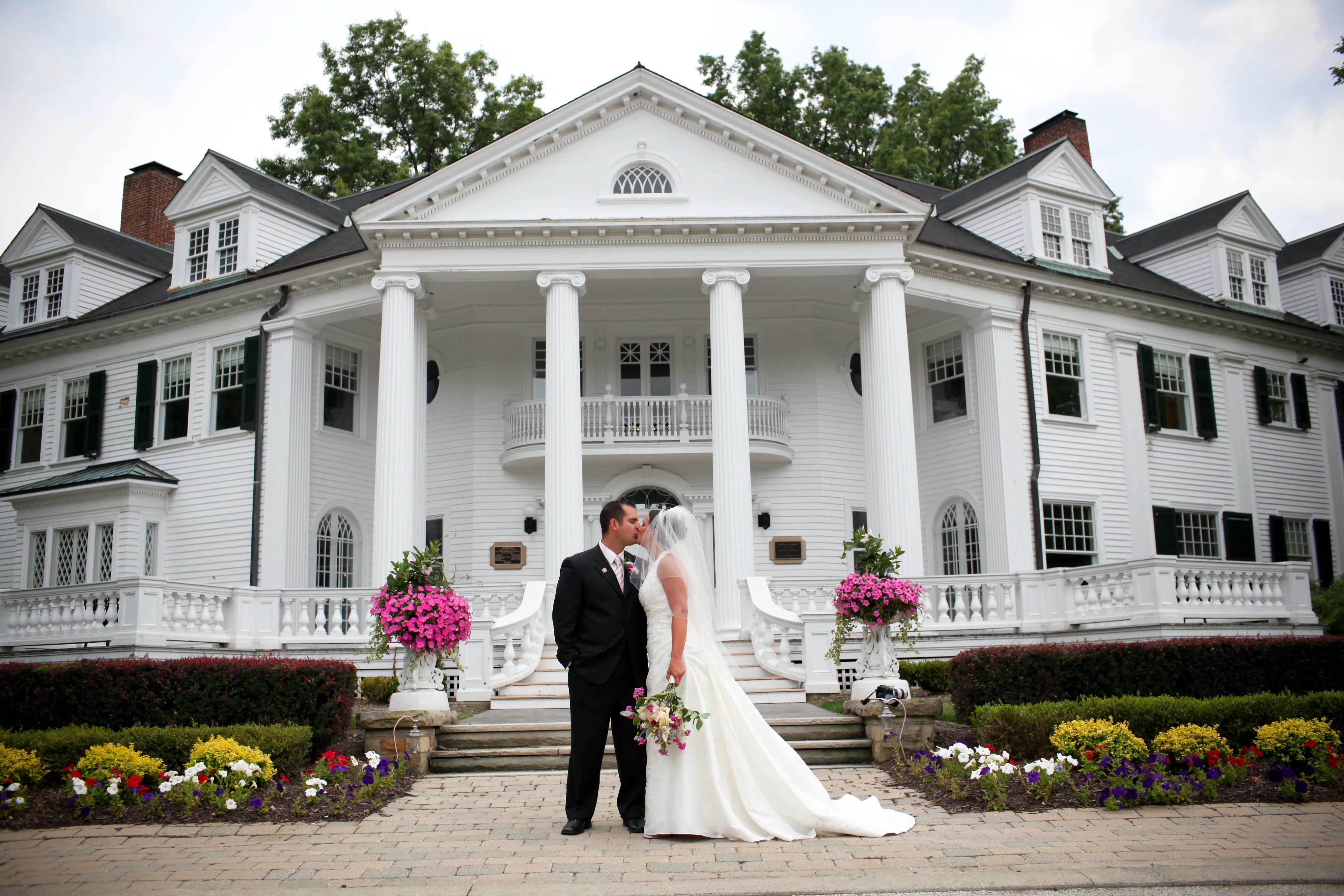 Mooreland Mansion Logo