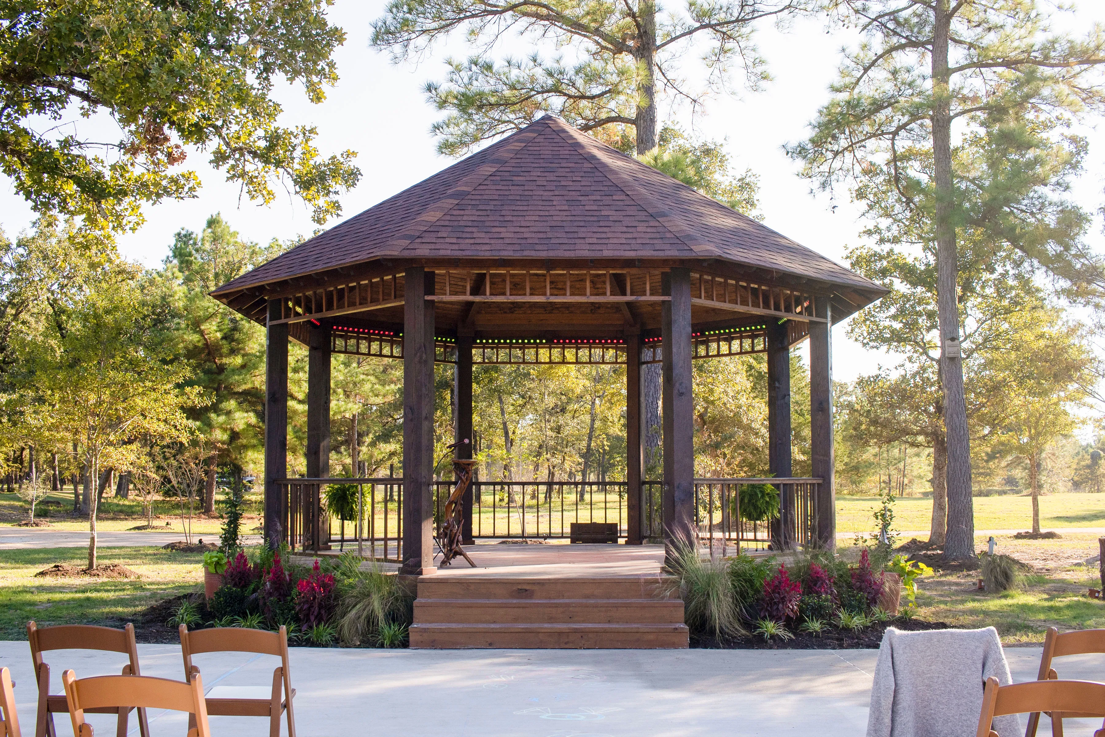 Crooked Oaks Event Center Logo