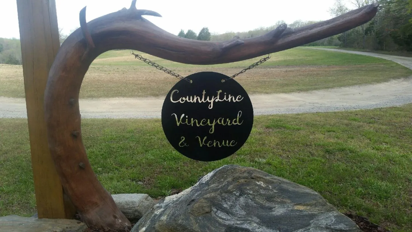 CountyLine Vineyard & Venue Logo