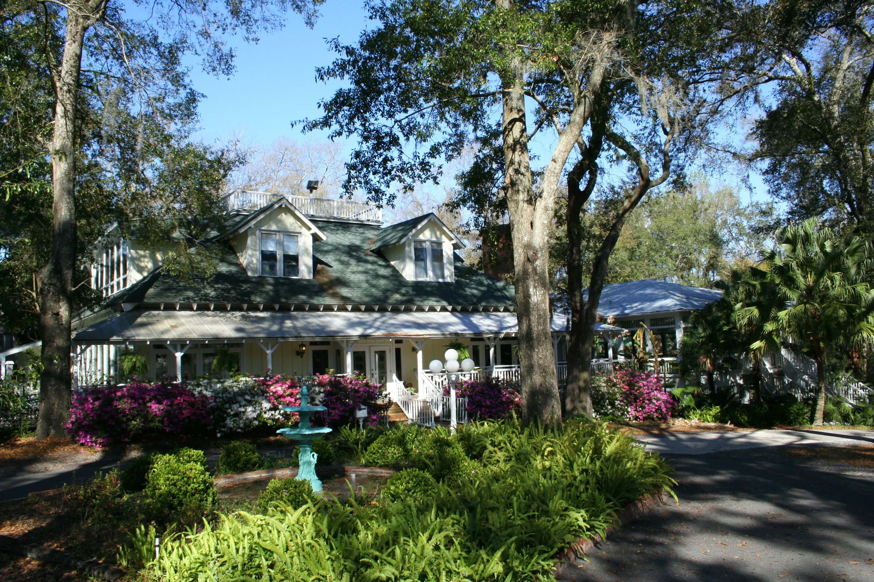 The Hilltop Restaurant Logo