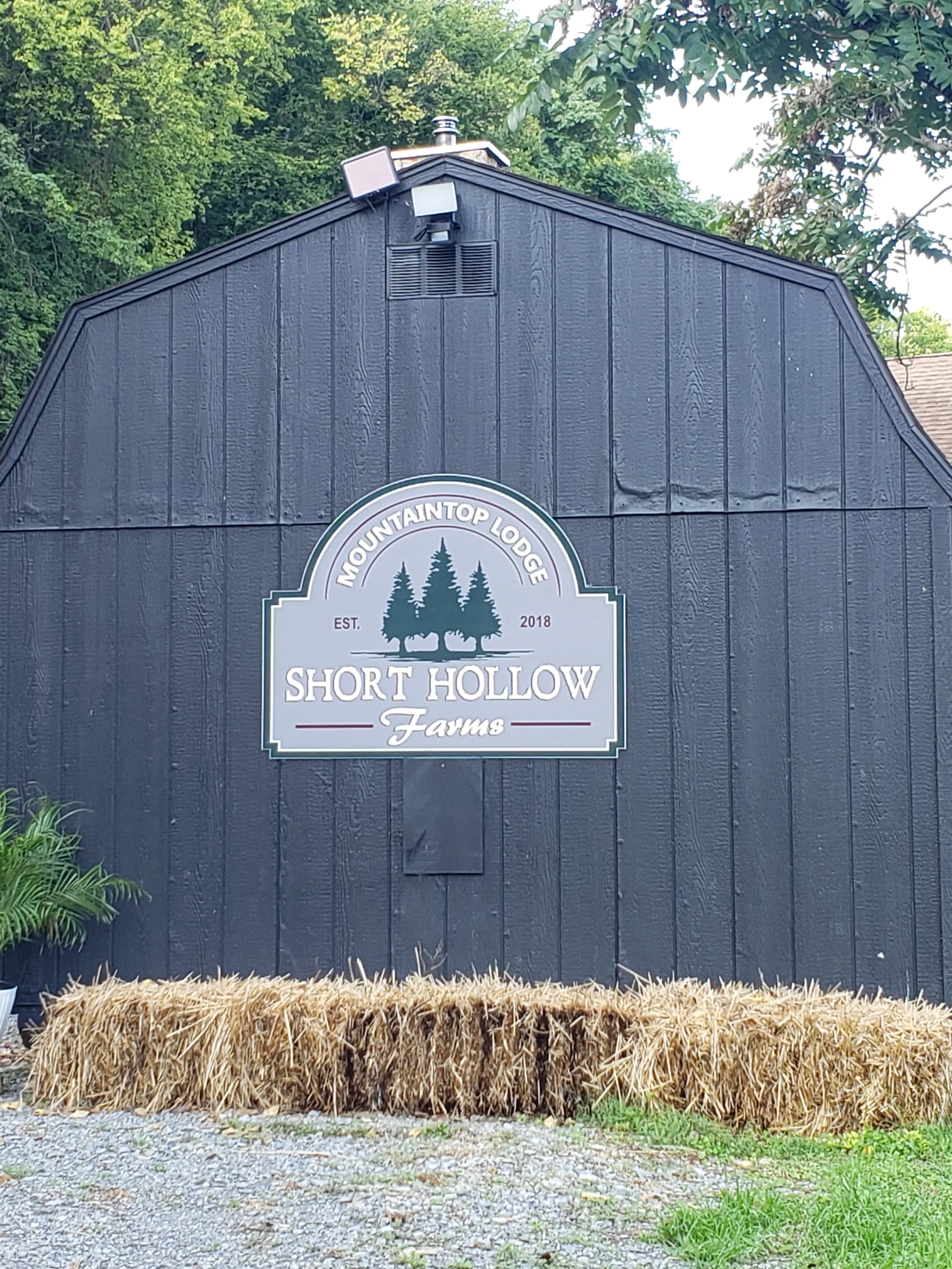 Short Hollow Farms Logo