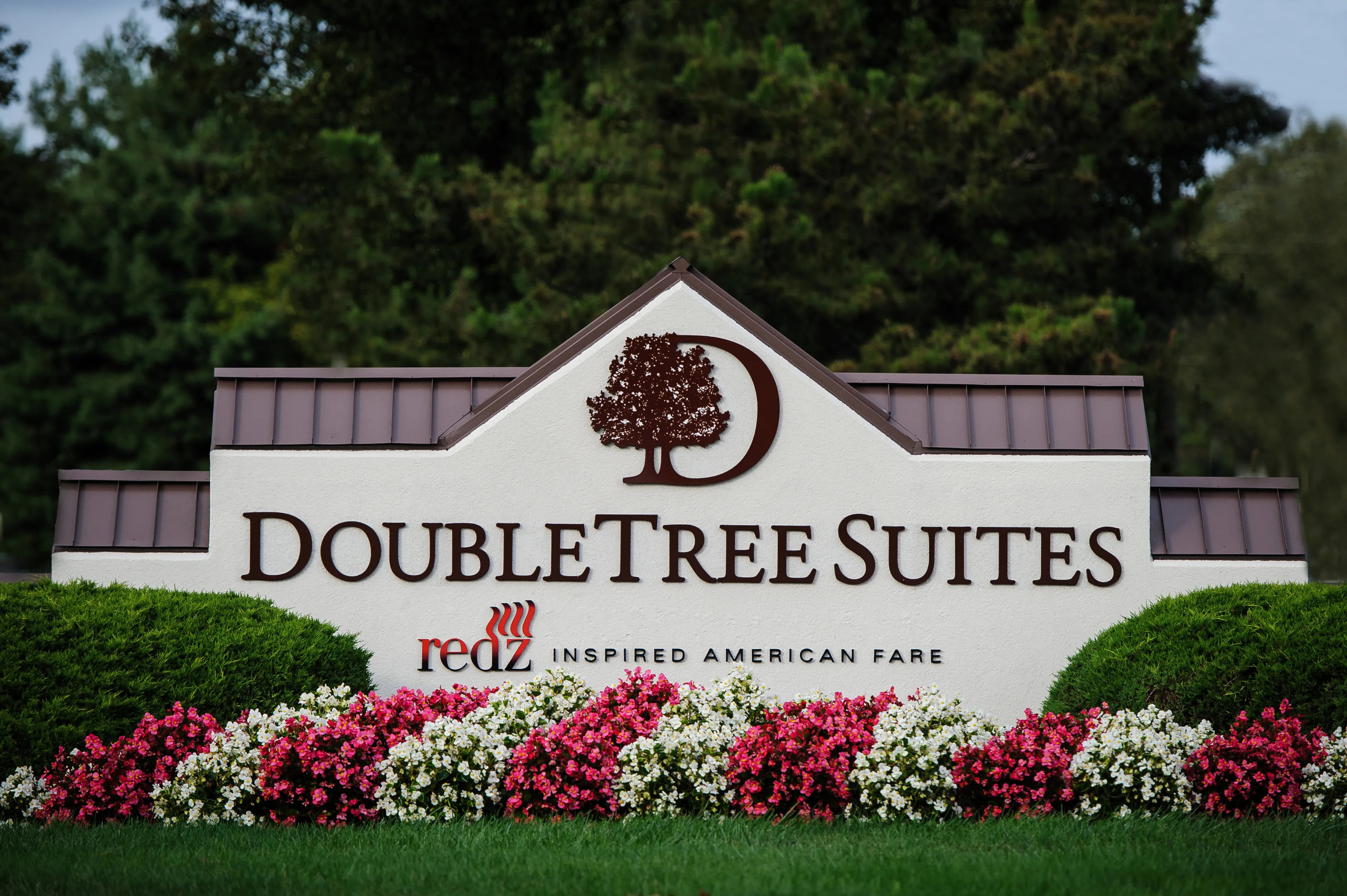DoubleTree Suites by Hilton Mt. Laurel Logo